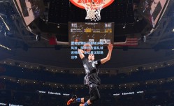 雷克瑟姆队长主场冲突风波，挥拳回应客队球迷挑衅，足坛再议球场边界