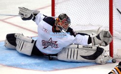 国际帆船赛激战正酣，顶尖选手逐浪争锋