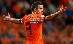 英超战局风云突变，枪手稳踞榜首，黑马军团搅动前四格局