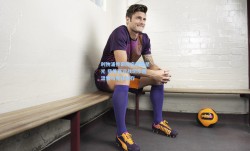 利物浦传奇阵容再添星光 慈善赛迎战切尔西温情与竞技并存