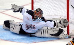 VAR介入引发裁判争议，关键判罚改写比赛结局