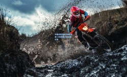 中国速度滑冰队再创佳绩 小将张磊打破全国纪录