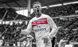 红魔铁血传奇终获殊荣！加里·内维尔正式入选英超名人堂