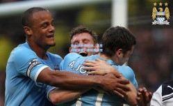 自由泳巅峰对决，新星闪耀泳池，老将再创传奇