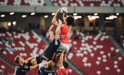 中超联赛激战正酣，争冠保级悬念迭起