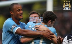 英超焦点战前夜，利物浦迎战维拉，斯洛特帅位风雨飘摇，核心缺阵雪上加霜