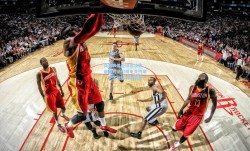 英雄联盟全球总决赛，巅峰对决引爆电竞热潮，中国战队再创辉煌